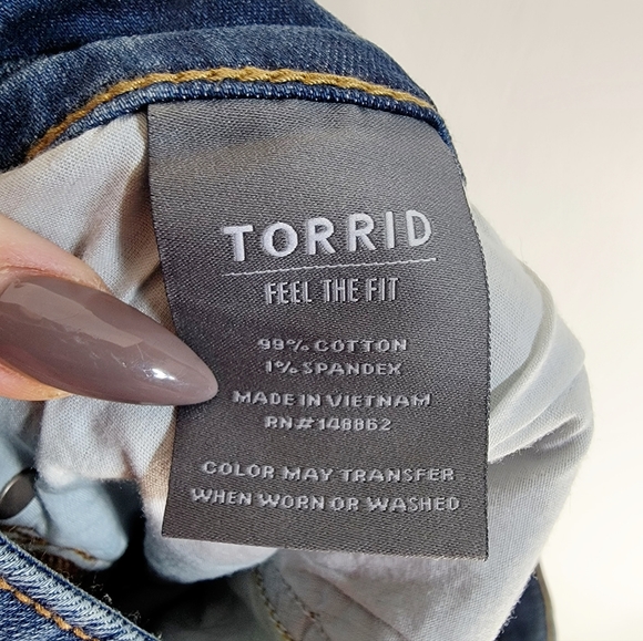 Torrid Star Print Cut-Off Denim Shorts Size 18 - Picture 7 of 7